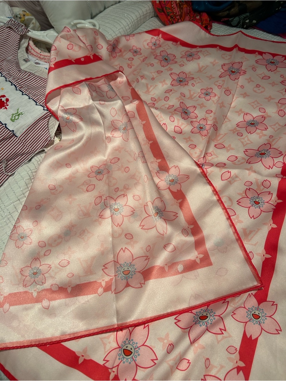 Louis Vuitton Pink and Coral Floral Silk Throw - Picture 3 of 3
